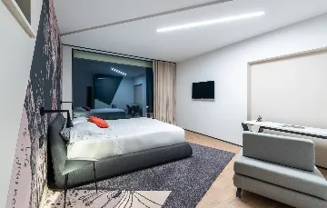 Contemporary Villa with Pool and Jacuzzi in Umag