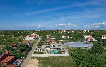 Contemporary Villa with Pool and Jacuzzi in Umag