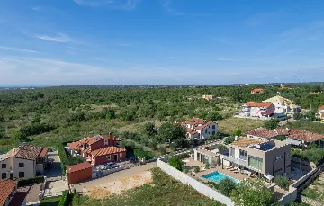 Contemporary Villa with Pool and Jacuzzi in Umag