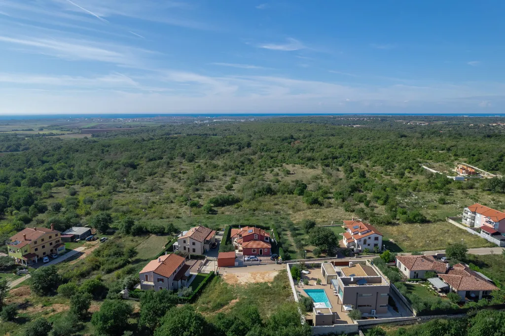 Contemporary Villa with Pool and Jacuzzi in Umag