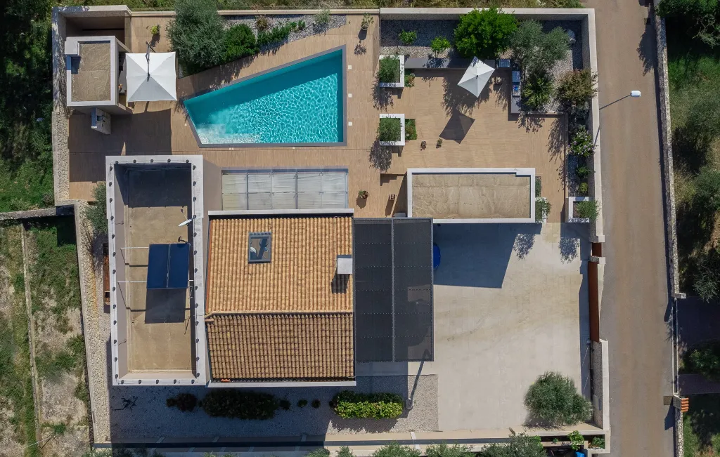 Contemporary Villa with Pool and Jacuzzi in Umag