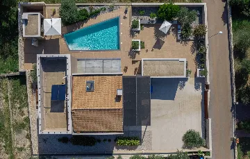 Contemporary Villa with Pool and Jacuzzi in Umag