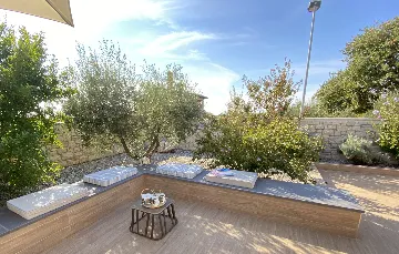 Contemporary Villa with Pool and Jacuzzi in Umag