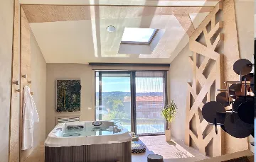 Contemporary Villa with Pool and Jacuzzi in Umag