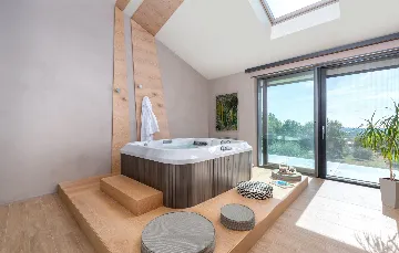 Contemporary Villa with Pool and Jacuzzi in Umag