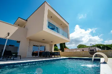 Contemporary Villa with Pool in Pula
