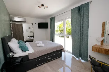 Contemporary Villa with Pool in Pula