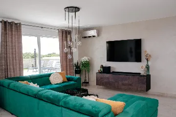 Contemporary Villa with Pool in Pula