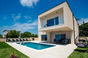 Contemporary Villa with Pool in Pula
