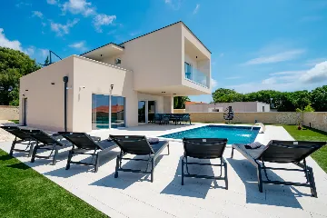 Contemporary Villa with Pool in Pula