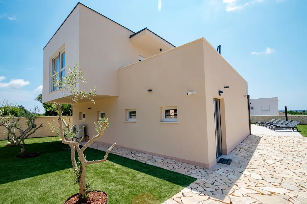 Contemporary Villa with Pool in Pula