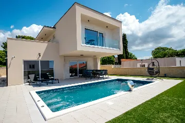 Contemporary Villa with Pool in Pula