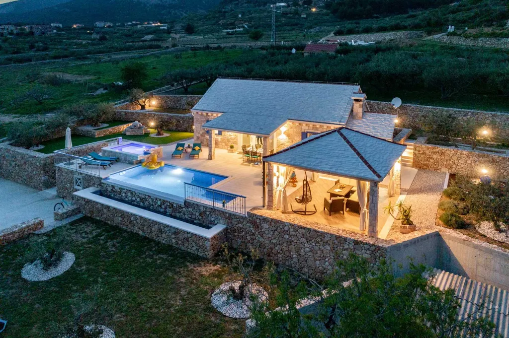Modern Seaview Villa with Pool in Bol