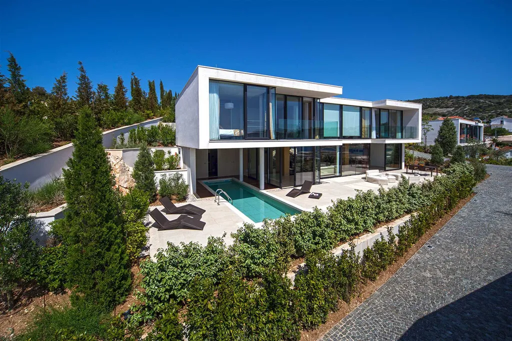 Seafront Villa with Pool in Primošten