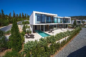 Seafront Villa with Pool in Primošten