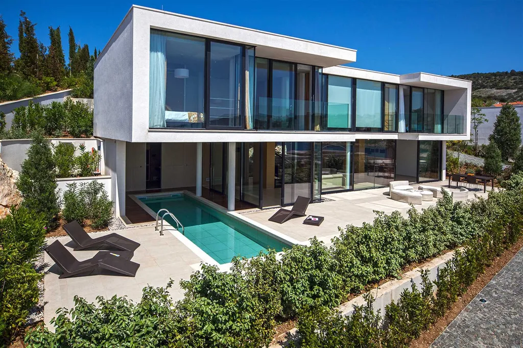 Seafront Villa with Pool in Primošten