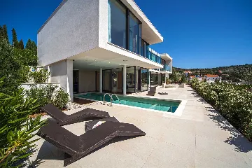 Seafront Villa with Pool in Primošten