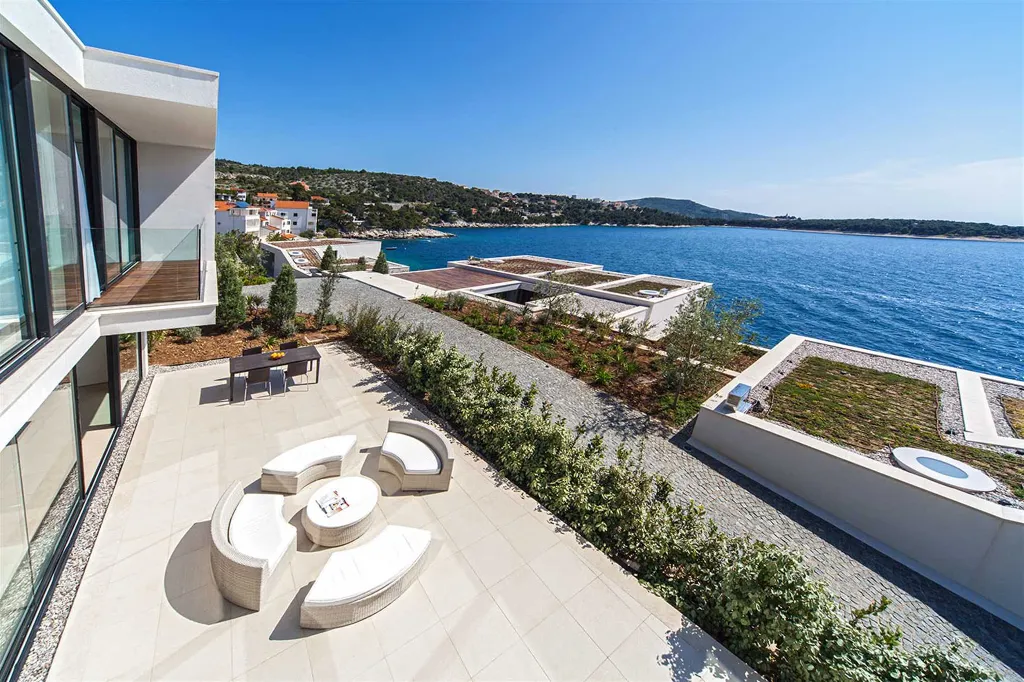 Seafront Villa with Pool in Primošten