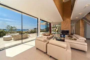 Seafront Villa with Pool in Primošten