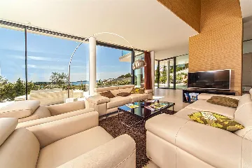 Seafront Villa with Pool in Primošten