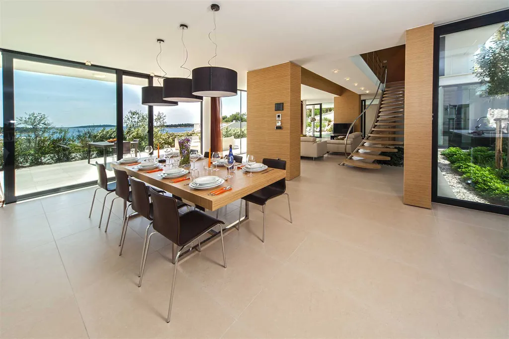 Seafront Villa with Pool in Primošten
