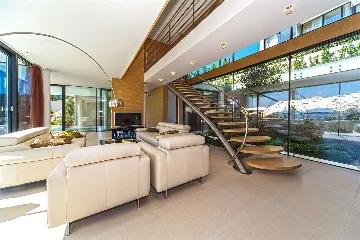 Seafront Villa with Pool in Primošten