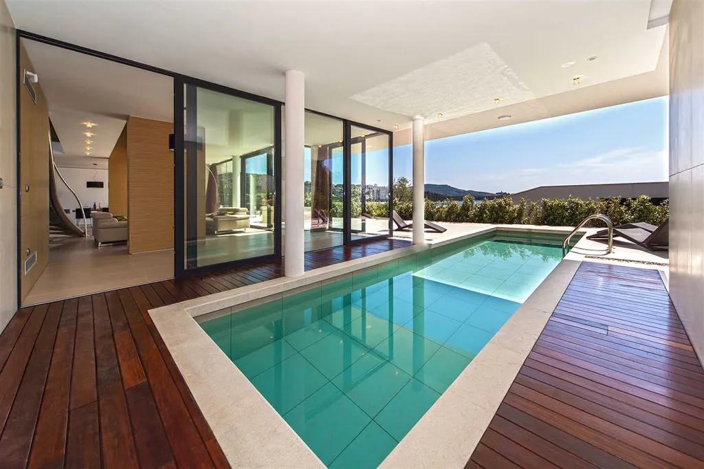 Seafront Villa with Pool in Primošten