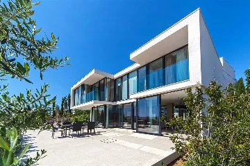 Modern Seaside Villa with Pool in Primošten
