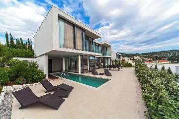 Modern Seaside Villa with Pool in Primošten