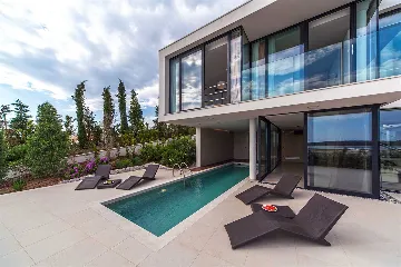 Modern Seaside Villa with Pool in Primošten