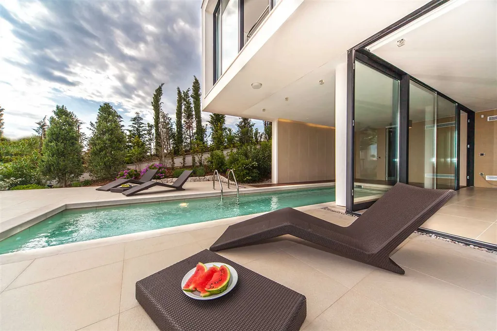 Modern Seaside Villa with Pool in Primošten