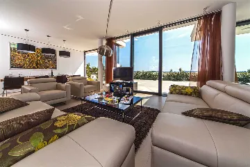 Modern Seaside Villa with Pool in Primošten