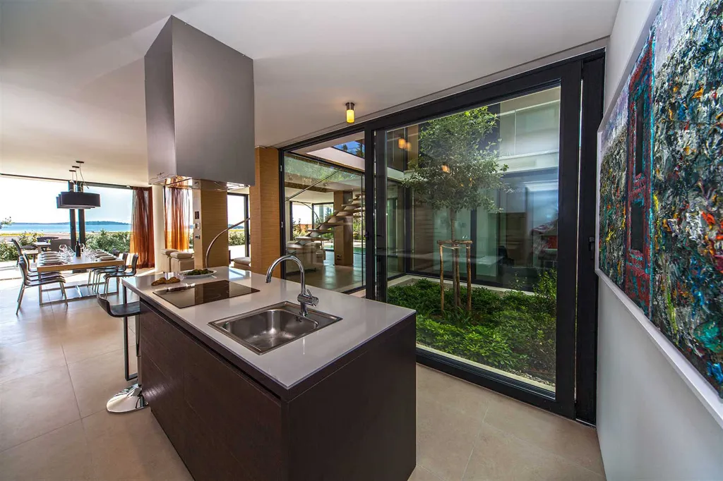 Modern Seaside Villa with Pool in Primošten