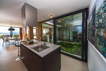 Modern Seaside Villa with Pool in Primošten