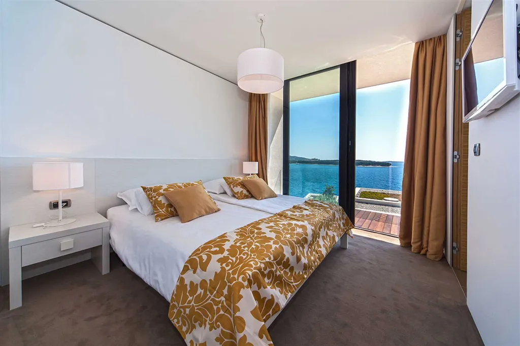 Modern Seaside Villa with Pool in Primošten