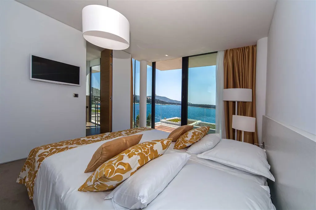 Modern Seaside Villa with Pool in Primošten