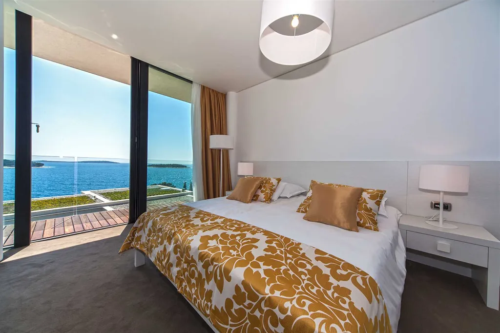 Modern Seaside Villa with Pool in Primošten