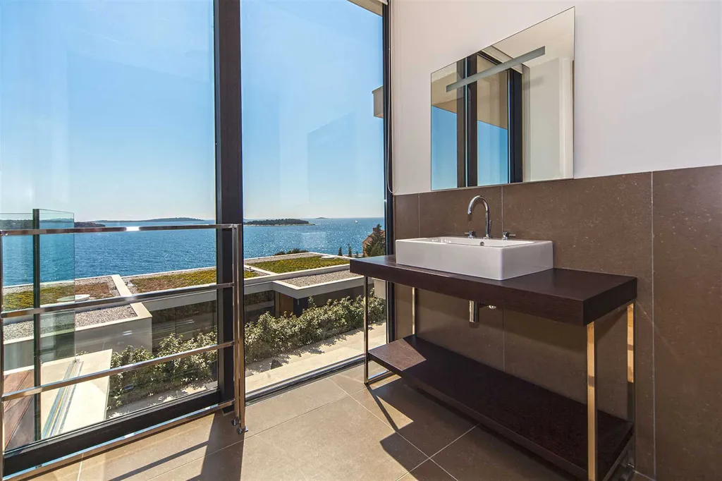Modern Seaside Villa with Pool in Primošten