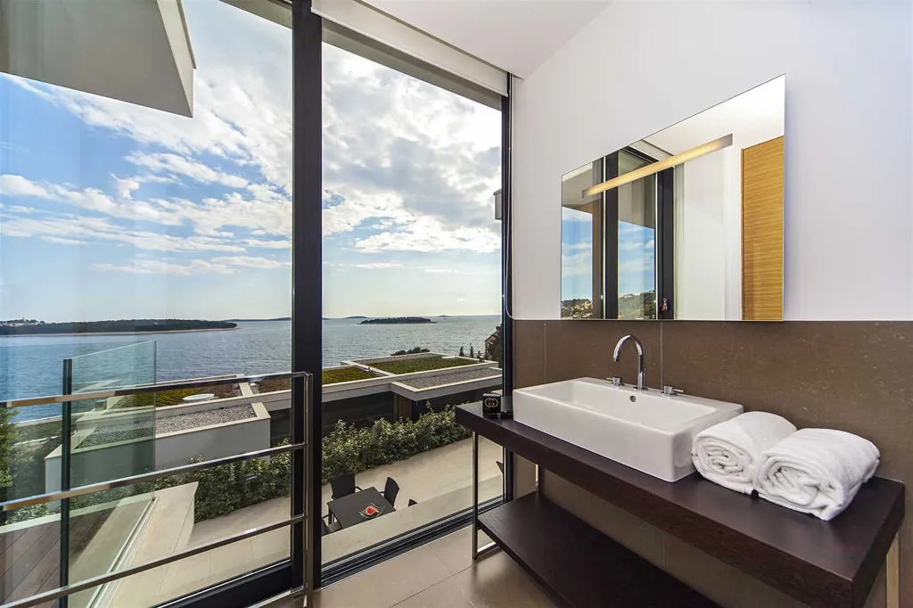 Modern Seaside Villa with Pool in Primošten