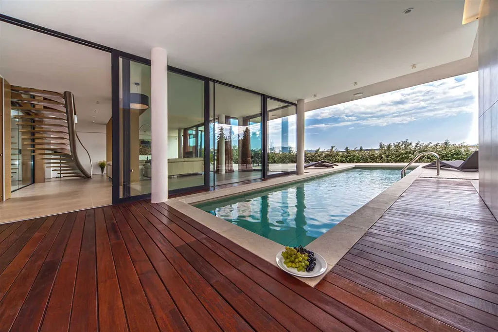Modern Seaside Villa with Pool in Primošten