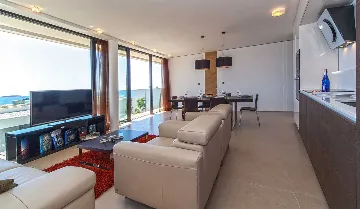 Seaside Apartment Retreat Primošten with Pool Access