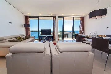 Seaside Apartment Retreat Primošten with Pool Access