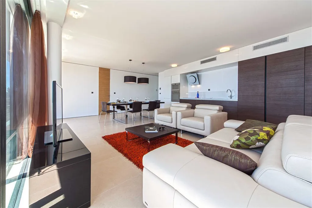 Seaside Apartment Retreat Primošten with Pool Access