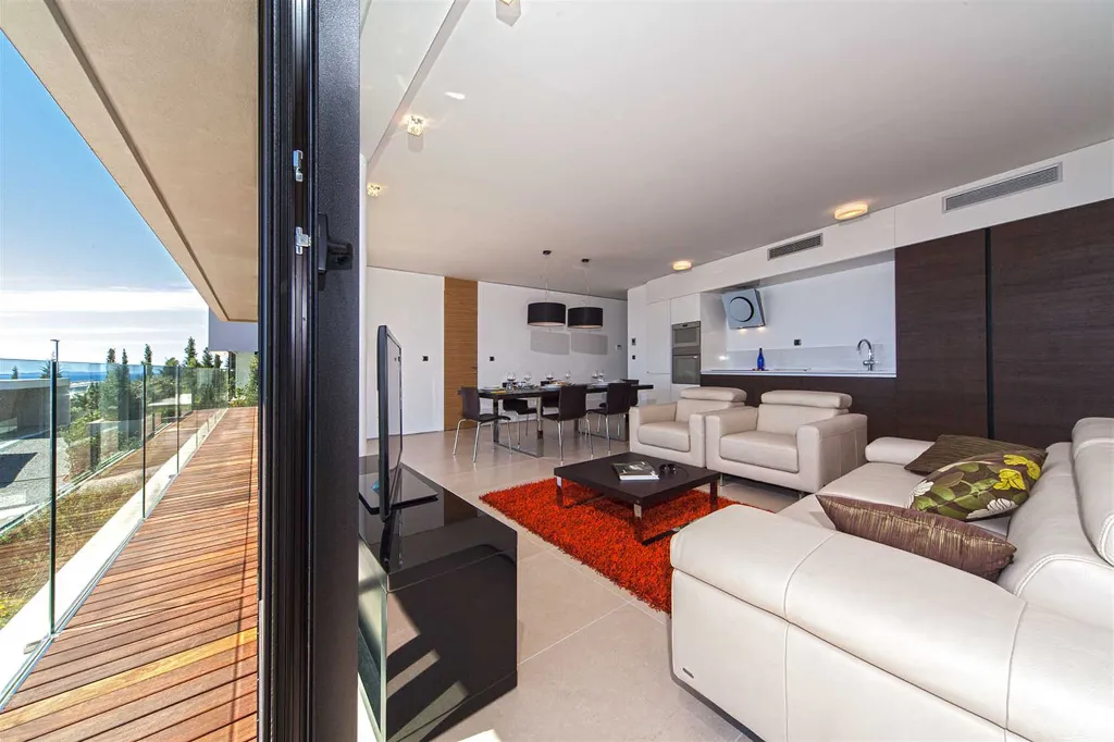 Seaside Apartment Retreat Primošten with Pool Access