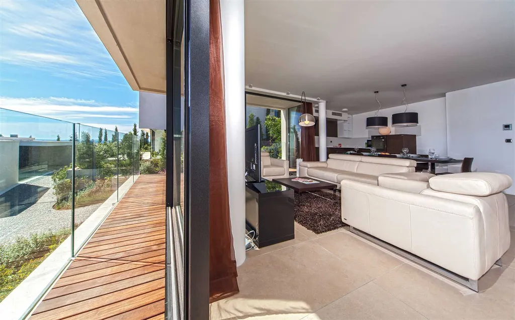 Modern Seaside Apartment in Primošten