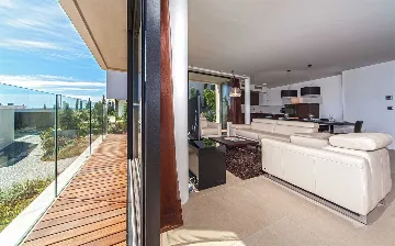 Modern Seaside Apartment in Primošten