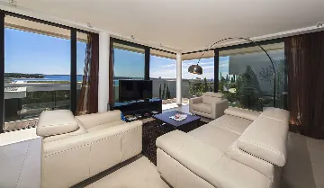 Modern Seaside Apartment in Primošten