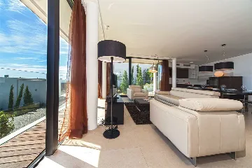 Modern Seaside Apartment in Primošten