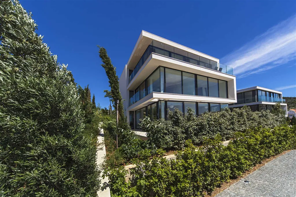 Spacious Seaside Apartment with Terrace in Primošten