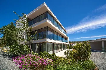 Spacious Seaside Apartment with Terrace in Primošten